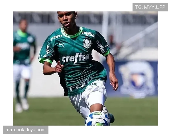 足球新星强势崛起，巨星潜质与成长挑战引热议