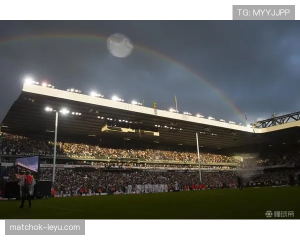 英超新王诞生:布拉莫尔巷的传奇时刻引发广泛关注与讨论 英超新王诞生:布拉莫尔巷的传奇时刻引发广泛关注与讨论