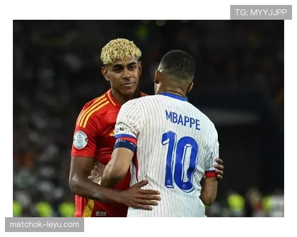 登贝莱与罗纳尔迪尼奥灵性对比:风格差异与传承价值 登贝莱与罗纳尔迪尼奥灵性对比:风格差异与传承价值